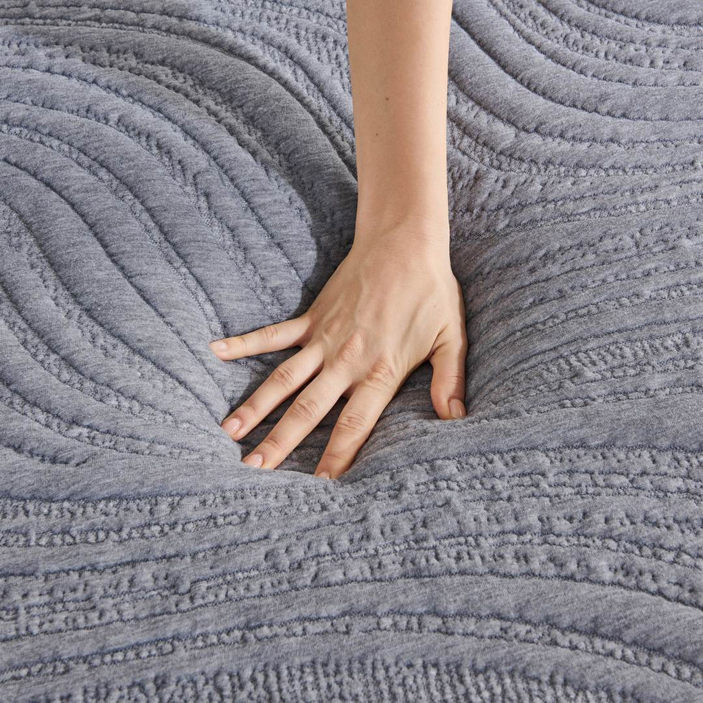 Oeko-Tex certified top fabric for a toxin-free and comfortable sleeping surface.