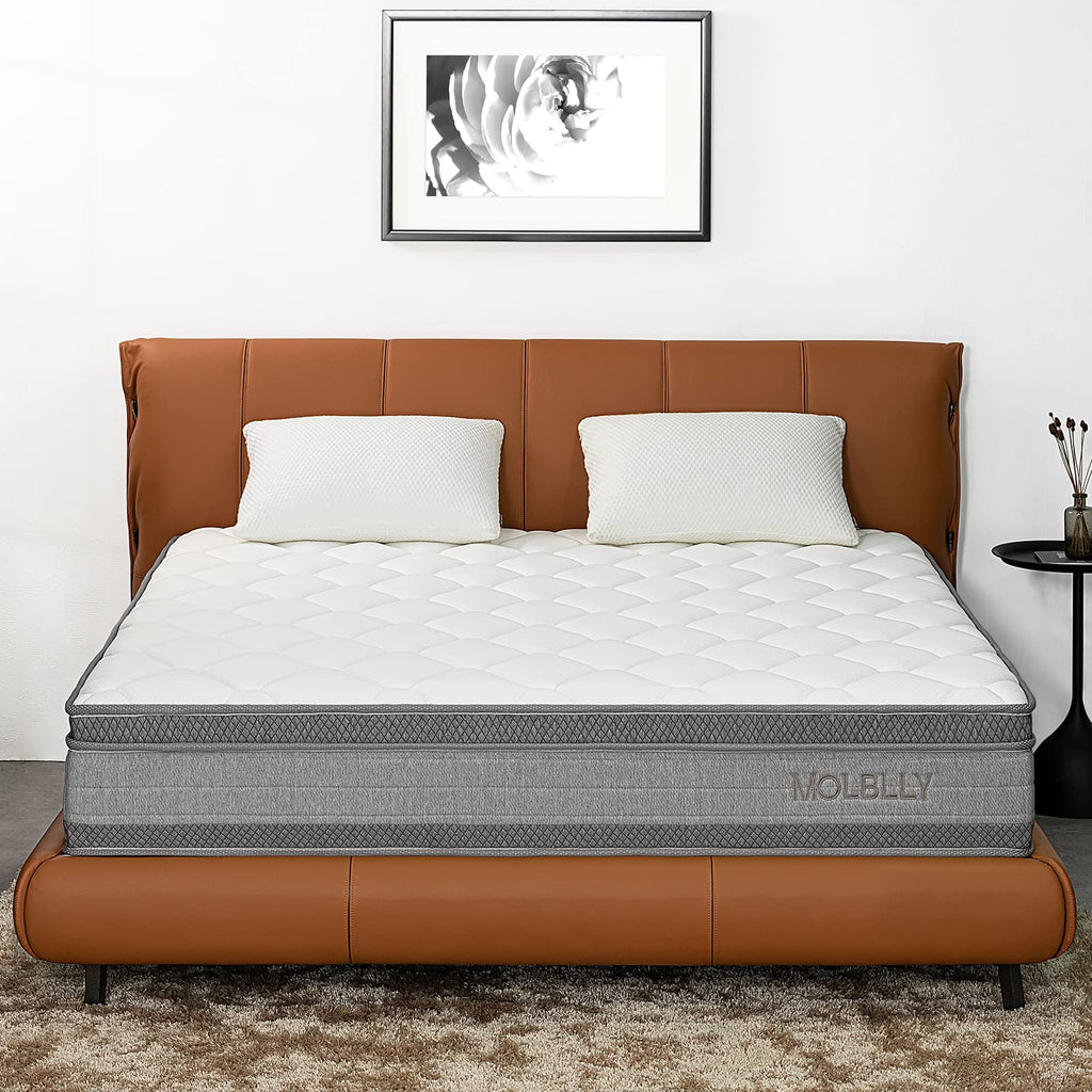 Molblly mattress with memory foam and pocket spring layer for support.